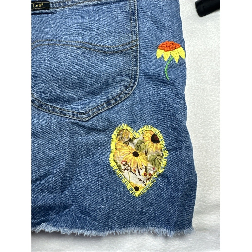 Vintage Lee Women Denim Cottagecore Sunflower Festival Shorts - Picture 8 of 10